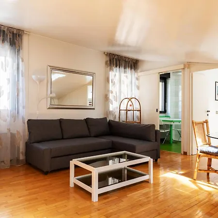 Elegante Bilocale Con Postazione Lavoro San Babila * Milan